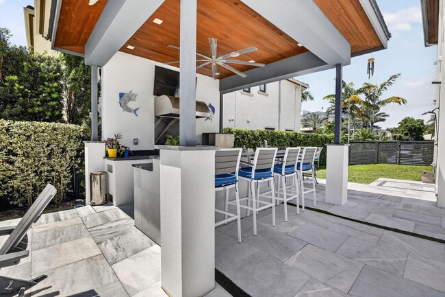 Building Photo - 334 Isle of Capri Dr