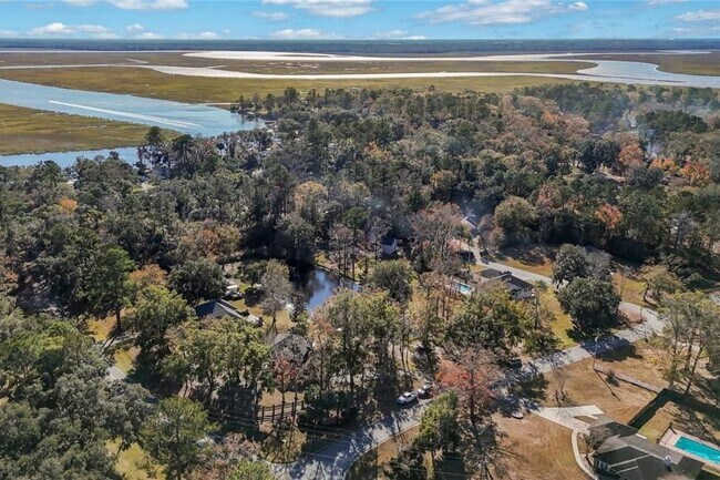 Building Photo - Richmond Hill Beauty: 4-Bedroom Home with Stunning Lagoon Views!