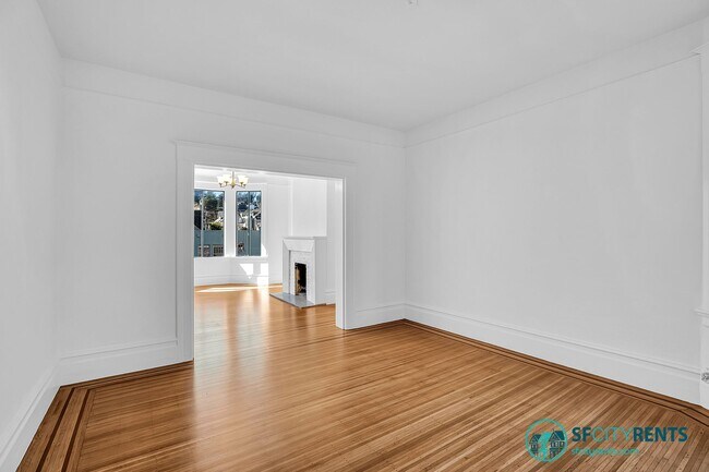Building Photo - Cole Valley: Top Floor Edwardian Flat w/ F...