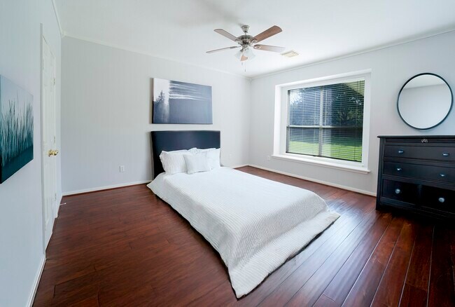 Building Photo - 1123 Woodley Bend