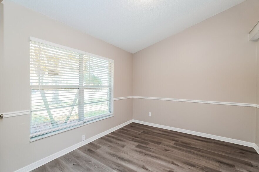 Building Photo - 1352 Foxboro Dr