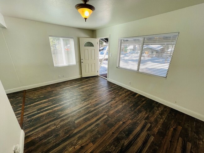 Building Photo - 2 bed 1 bath unit for rent in South Lake T...