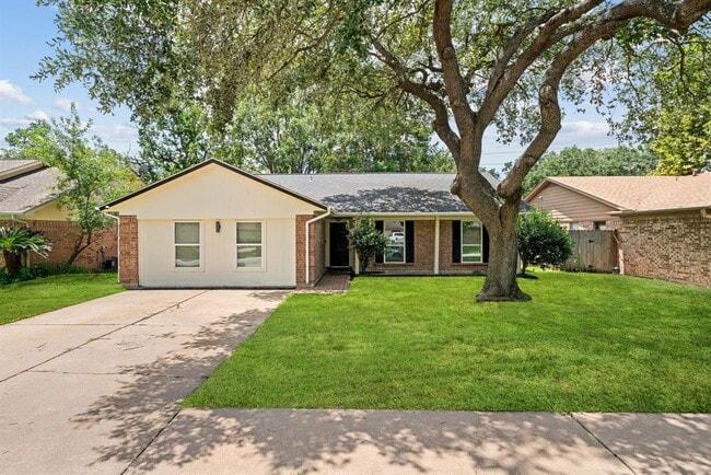 Building Photo - 2523 Village Oak Dr.