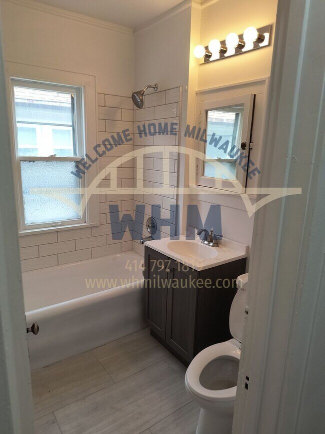 Building Photo - 2841 N 49th St