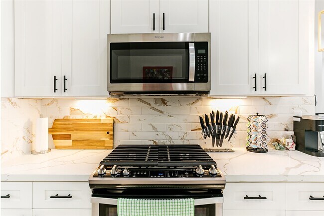 Building Photo - 4303 Chester St