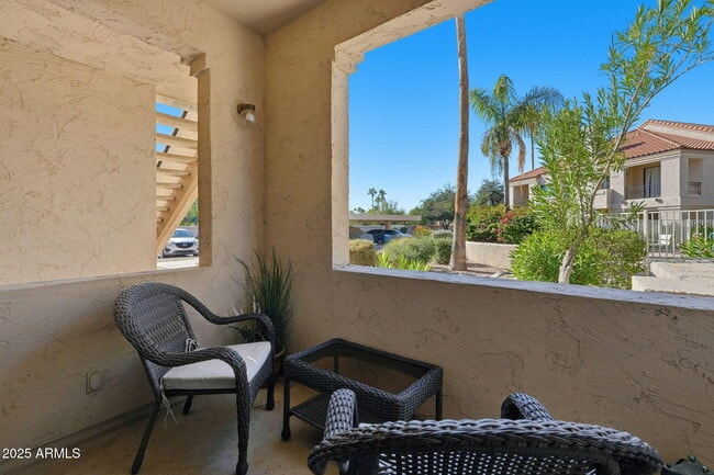 Building Photo - 9708 E Vía Linda