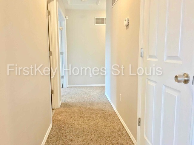 Building Photo - 14 Rivermeadows Dr