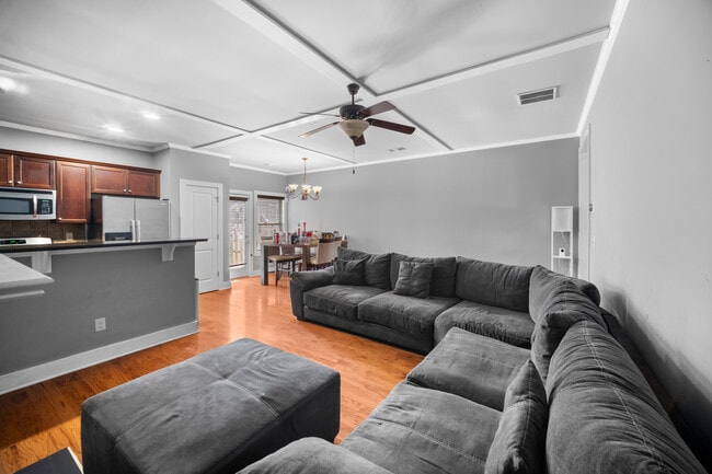 Building Photo - 1094 N Village Dr