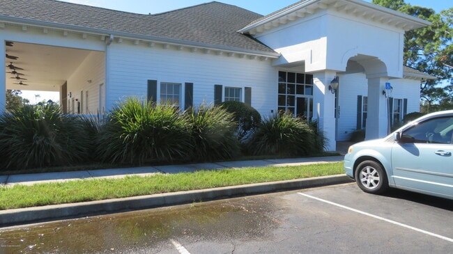 Building Photo - 1777 Sawgrass Dr SW