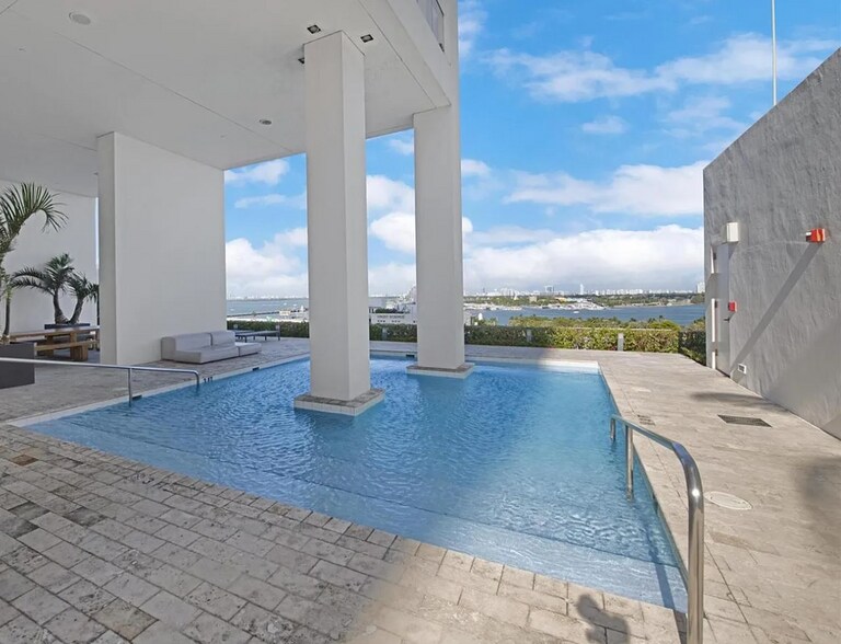 Building Photo - 1040 Biscayne Blvd