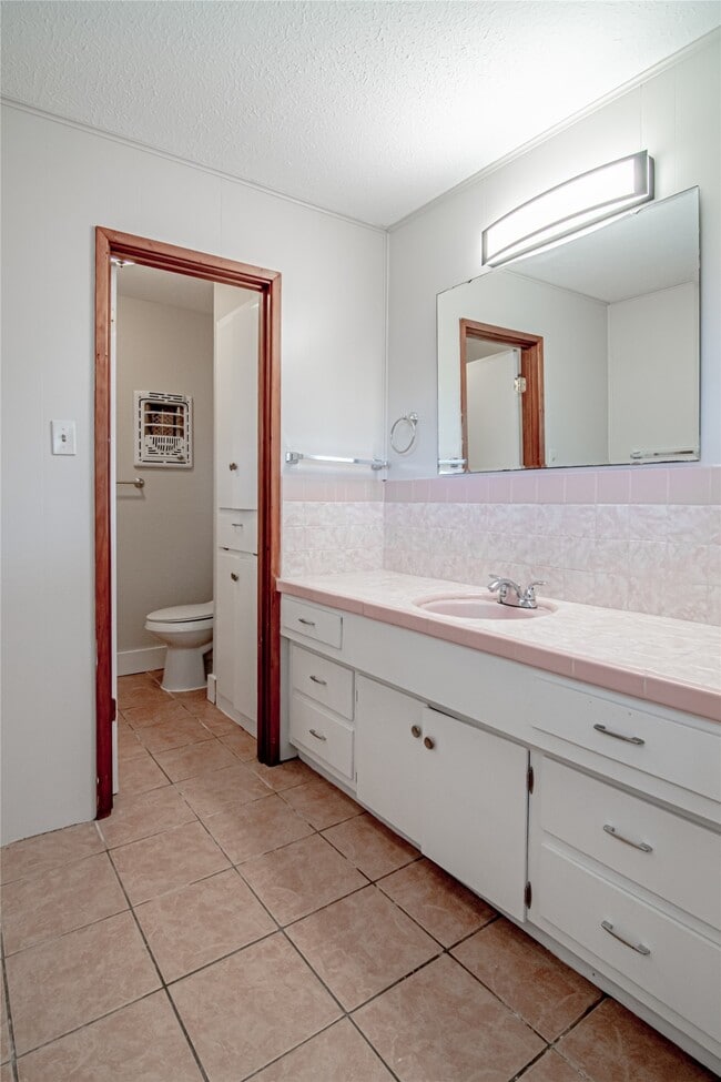 Building Photo - 365 FM247