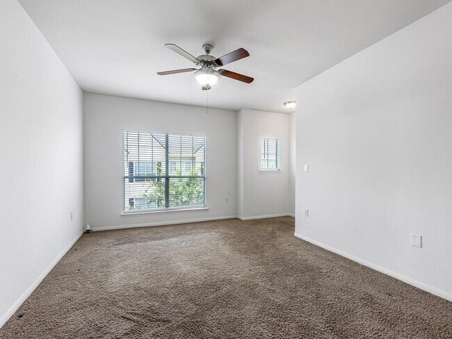 Building Photo - 9200 Westheimer Rd