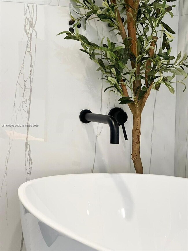 Building Photo - 2150 SW 46th Ct