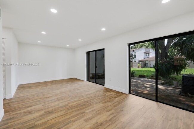 Building Photo - 10516 SW 112th Ave