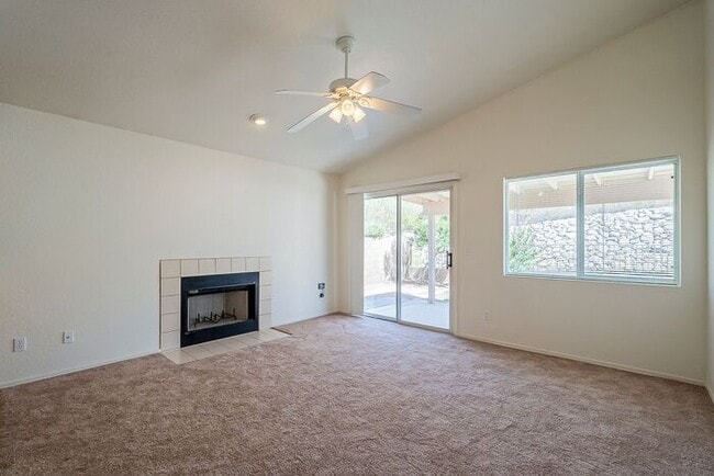Building Photo - Warm Desert Living in La Cholla Ridge – 3 ...