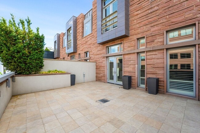 Building Photo - LUX 2BD, 2.5BA Brownstone in Cherry Creek ...