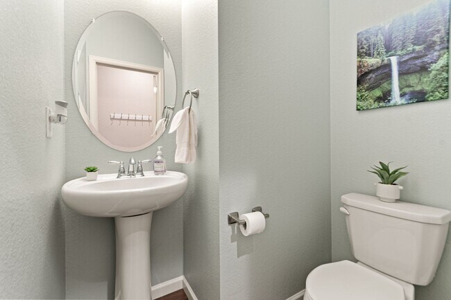 Building Photo - Modern Living. Unforgettable Views 5 bedroom / 5 bathrooms in the desirable Candelas community