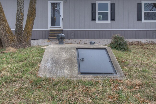 Building Photo - 6658 Bratton Rd