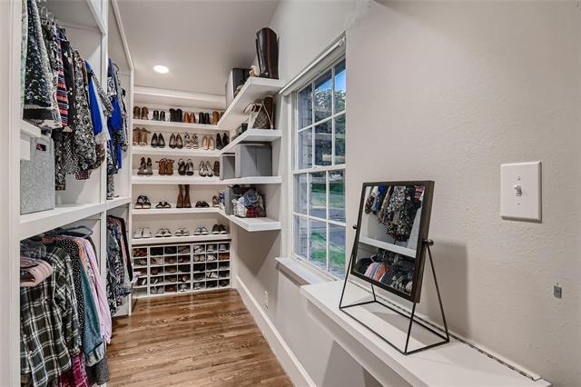 Building Photo - 221 Lakeridge Dr