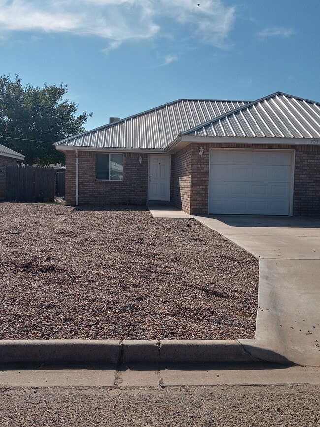 Primary Photo - 703 Ave C S