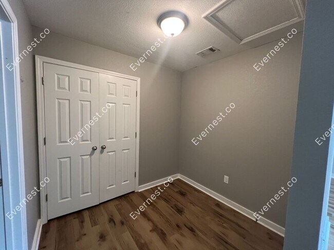 Building Photo - 1413 Hardy St