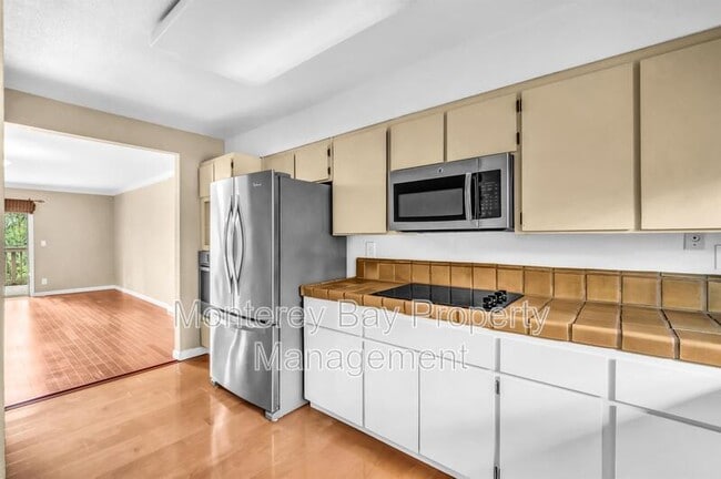 Building Photo - 29 Montsalas Dr