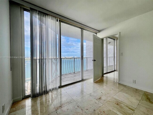 Building Photo - 7601 E Treasure Dr