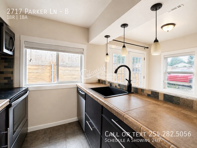 Building Photo - 2717 Parker Ln