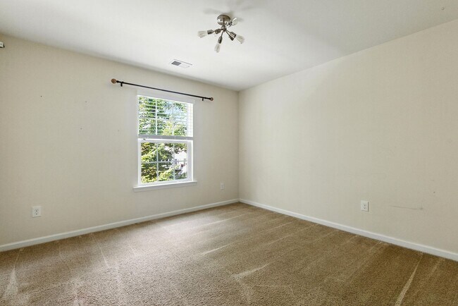 Building Photo - 8120 Fairmont Dr