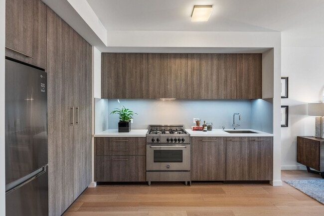 Building Photo - SoMA: Stylish 1 Bed Condo w/ Designer Finishes, Google Fiber, Bike Storage & Shared Roof Deck