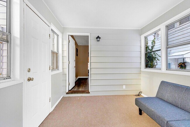 Building Photo - 3 BED 1 BATH SINGLE FAMILY HOME IN BEAUTIFUL SOUTH EUCLID