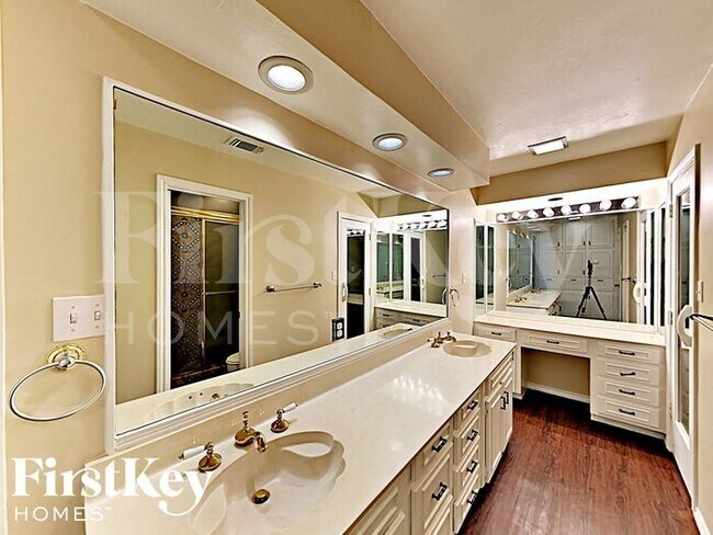 Building Photo - 7701 Skylake Dr