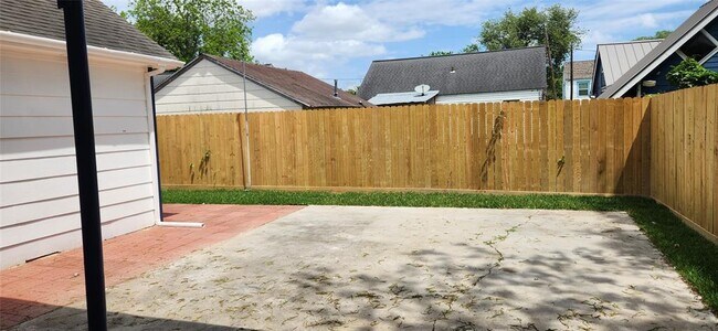 Building Photo - 5733 Dorbrandt St