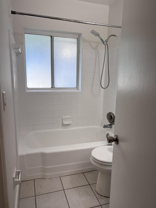 Building Photo - 4 E Evans St