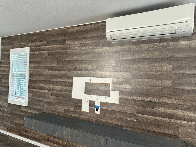 Building Photo - Free Perks, Spacious 4-Bedroom, 3-Bath Home!