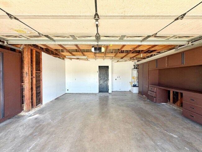 Building Photo - Spacious 4 Bedroom Home available In Alta Loma!