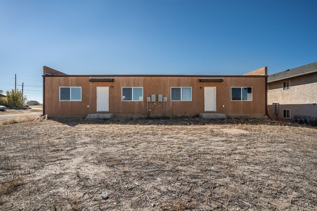 Building Photo - 753-753 E Laporte Dr