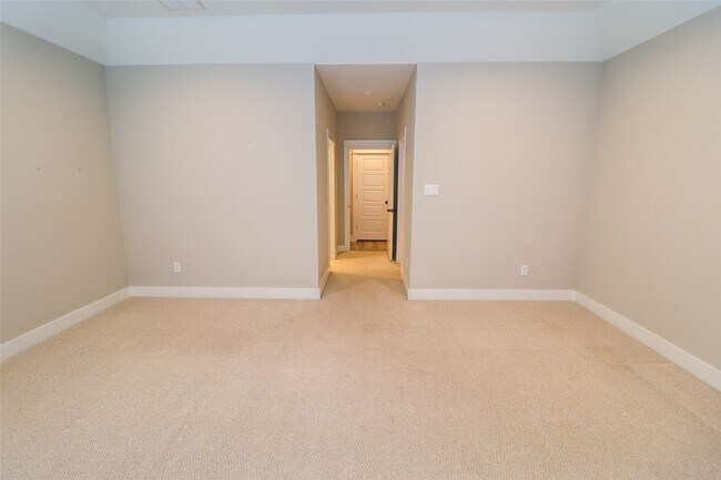 Building Photo - 5213 Pinemont Creek Ln