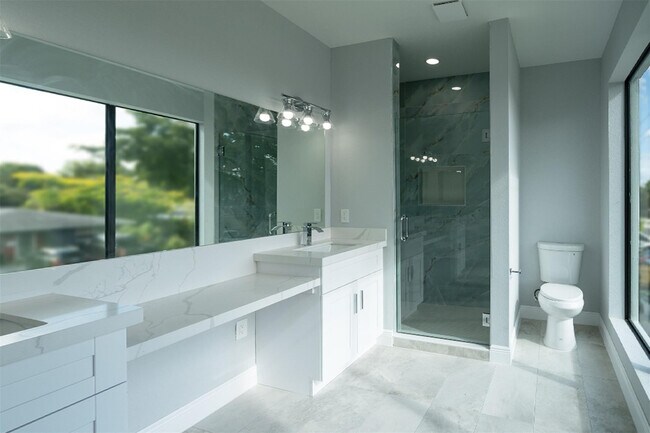 Building Photo - 333 NW 41st St