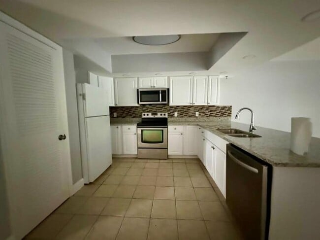 Building Photo - 8736 SE Algozzini Pl