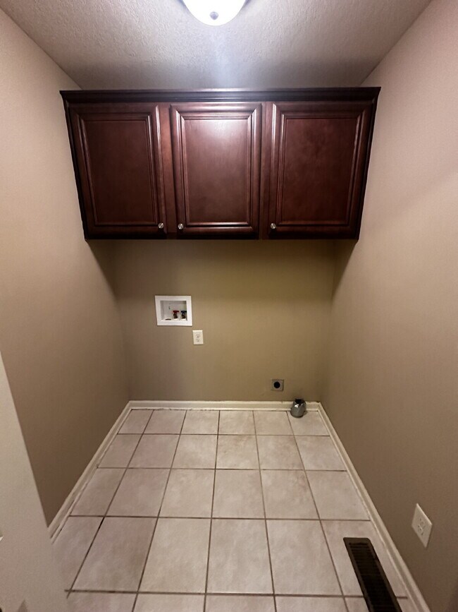 Building Photo - 3462 Southwood Dr