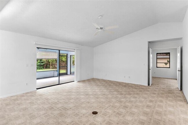 Building Photo - 2041 SE Floresta Dr
