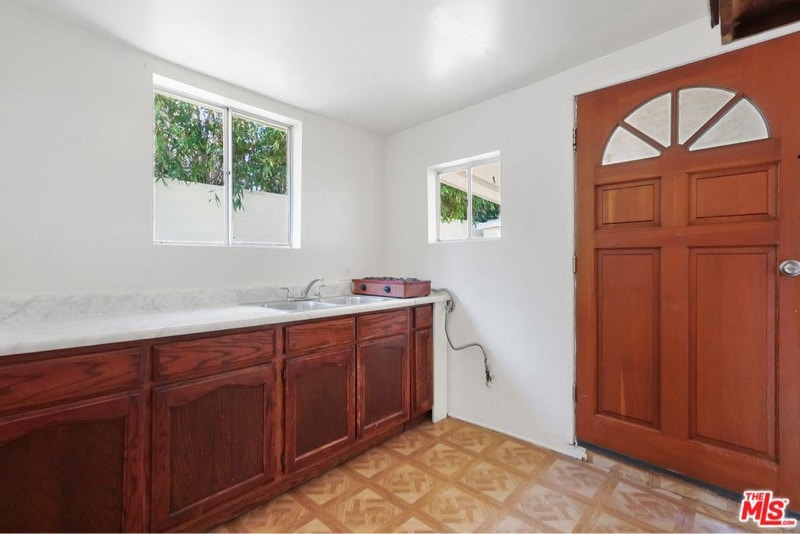 Building Photo - 430 E 184th St