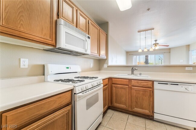 Building Photo - 7115 S Durango Dr