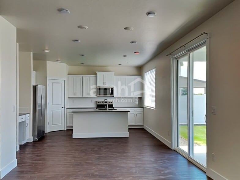 Building Photo - 1443 W Afton St