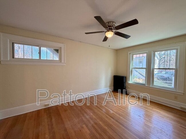 Building Photo - 19 Saluda St