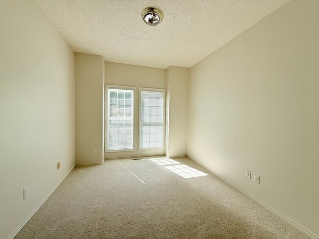 Building Photo - 16775 SW Springwater Ln