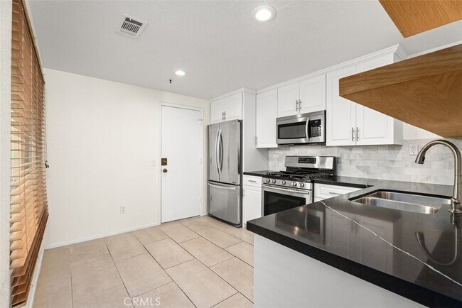 Building Photo - 5847 E Rocking Horse Way