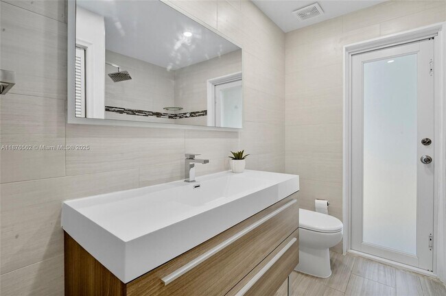 Building Photo - 9710 Sunset Strip