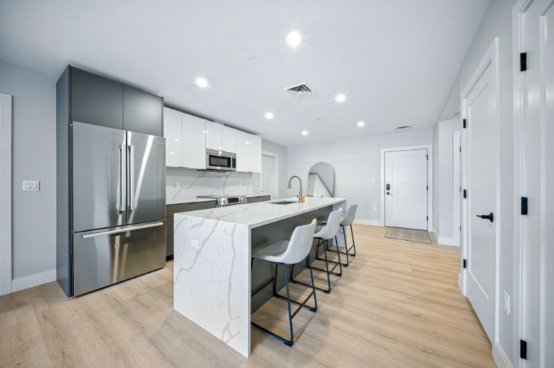 Building Photo - 25 2nd St